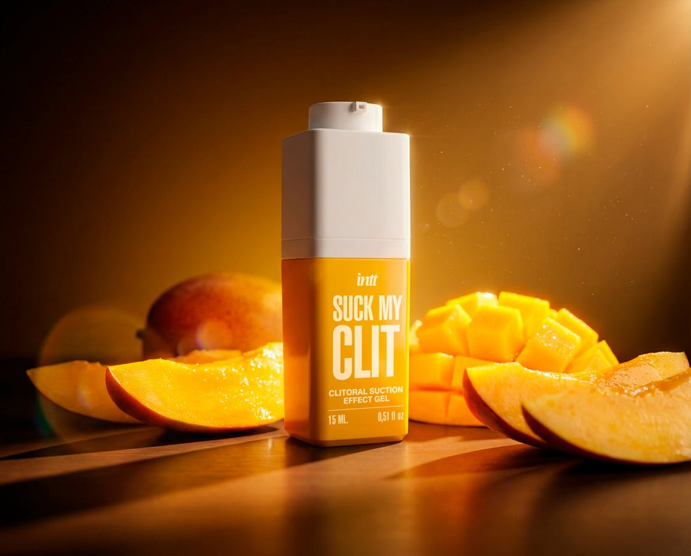 intt Suck my Clit Tropical Mango Stimulationsgel in stimmungsvoller Produktinszenierung