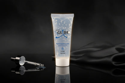 Just Glide wasserbasiertes Gleitgel in transparenter Verpackung