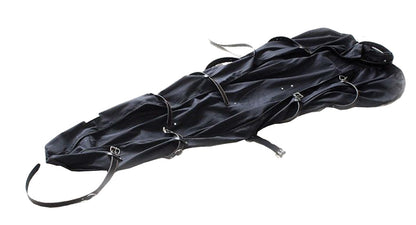 KIOTOS Body Bag in Schwarz geöffnet mit sichtbarer Schnürung und Metallring