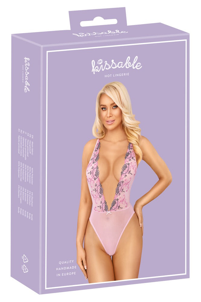 Verpackung des Kissable Bodys in Rosé mit Floralstickerei und Abbildung des Dessous-Bodys