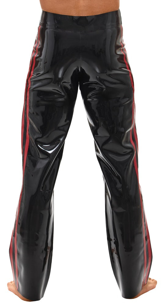 Model trägt die schwarz-rote Late X Latex-Hose für Herren von hinten mit körperbetonter Passform und Bootcut