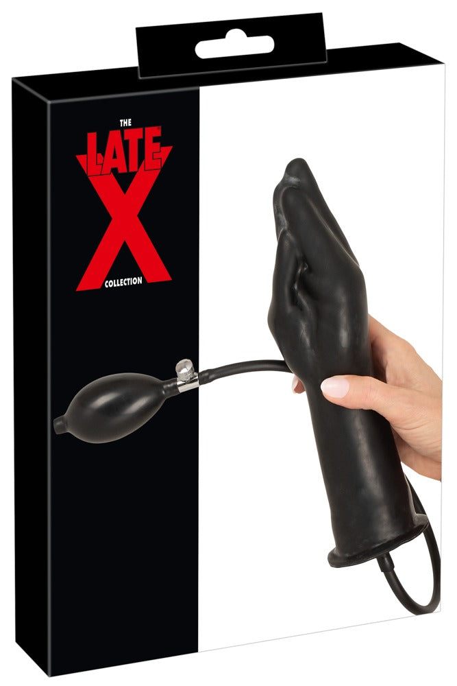 Late X Pumpdildo in Handform mit schwarzer Originalverpackung und Produktabbildung