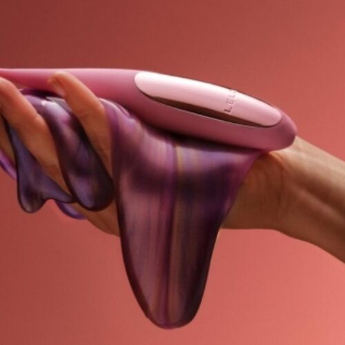 LELO DOT Travel bei der Anwendung mit ergonomischem Premium Design