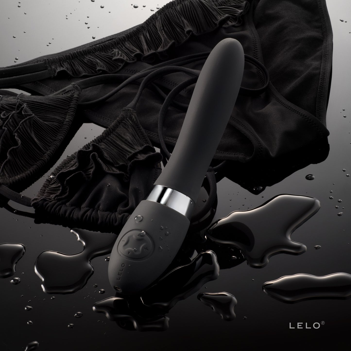 LELO Elise 2 Vibrator in Schwarz mit Wasser für sinnliche Intimate Wellness Anwendung