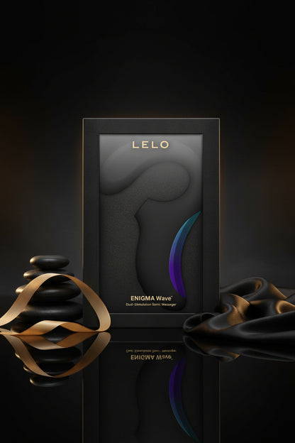 Hochwertige Verpackung des LELO Enigma Wave mit elegantem schwarzem Design