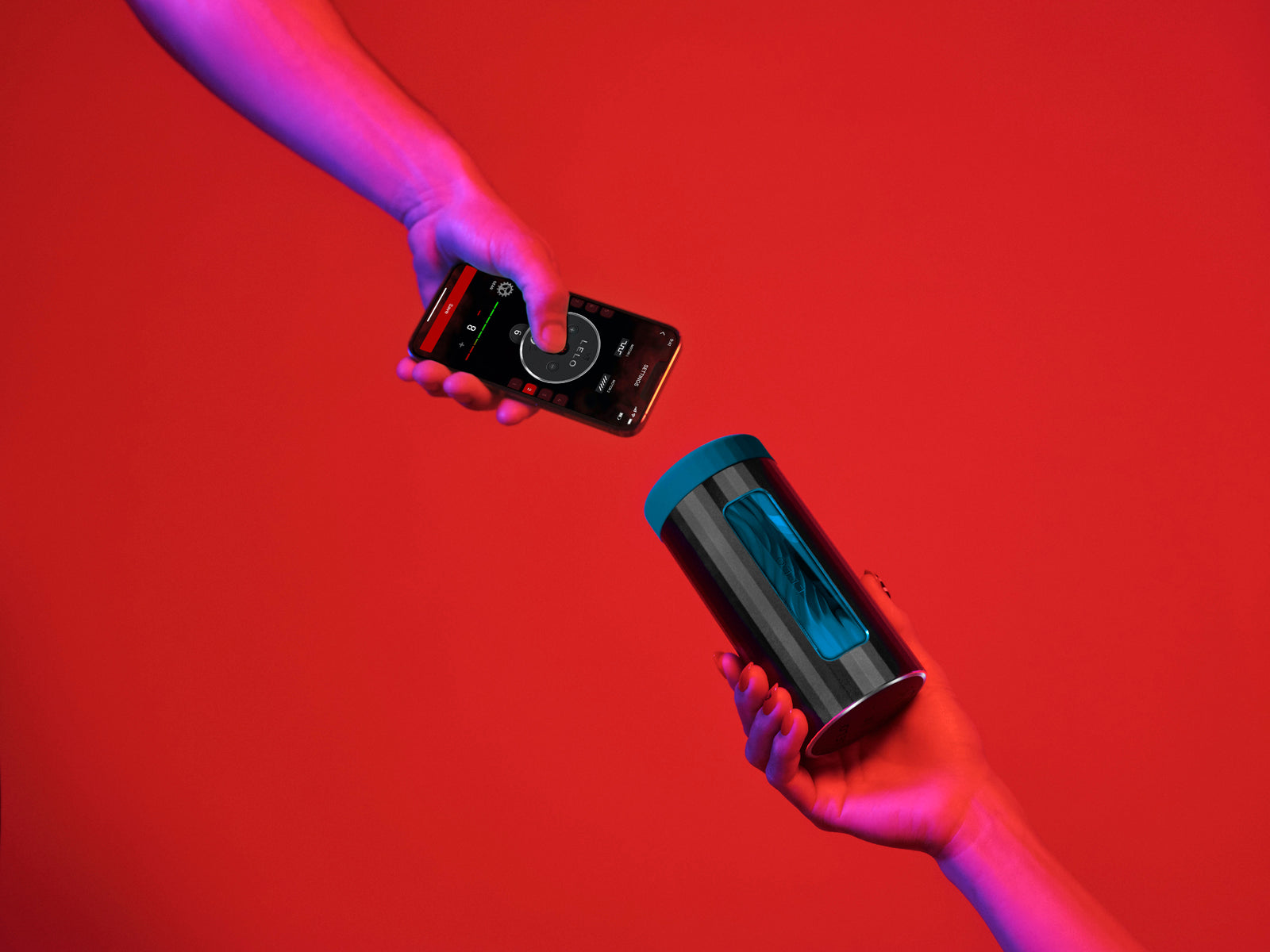 LELO F1S V3 Masturbator Detailaufnahme in roter Umgebung