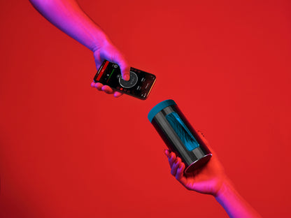 LELO F1S V3 Masturbator Detailaufnahme in roter Umgebung