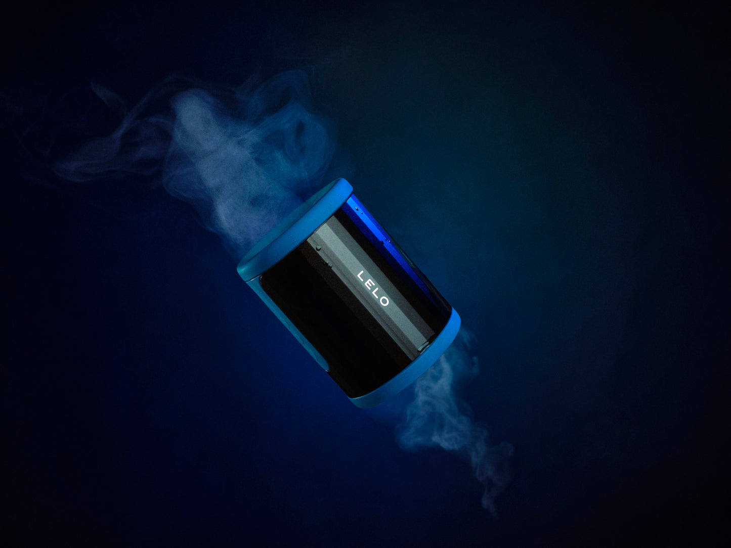 LELO F2S Ausdauertrainer in Blau mit App-Steuerung in stimmungsvoller Darstellung