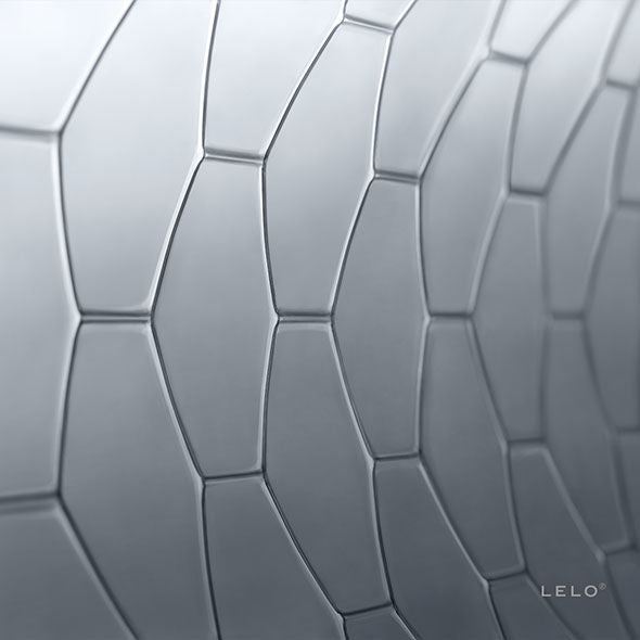 Detailaufnahme der innovativen HEX Struktur von LELO HEX Respect XL Kondomen