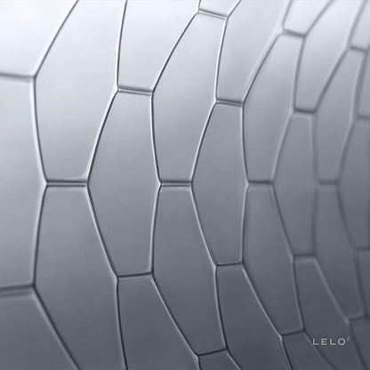 Detailaufnahme der innovativen HEX Struktur von LELO HEX Respect XL Kondomen