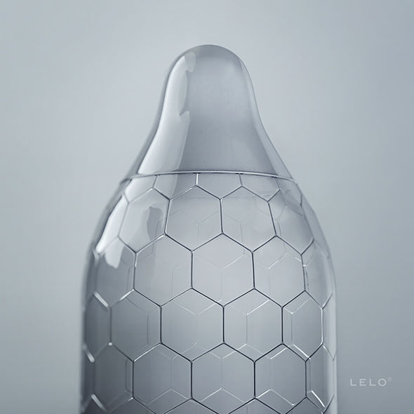 Transparentes LELO HEX Respect XL Kondom mit sechseckiger HEX Struktur