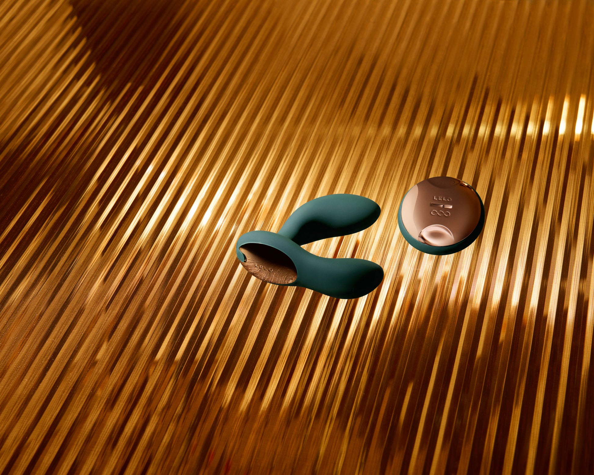 LELO HUGO 2 Remote in stilvollem Ambiente für intime Wellness