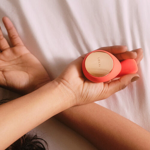 LELO IDA Wave in der Hand für moderne Intimate Wellness