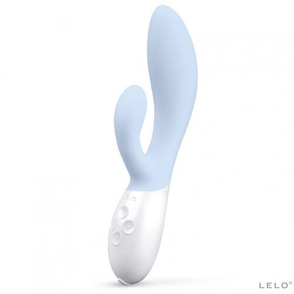 LELO INA 3 Rabbit Vibrator in Blau freigestellt auf hellem Hintergrund