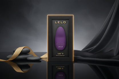 LELO Lily 3 Auflegevibrator in Pflaume mit Verpackung