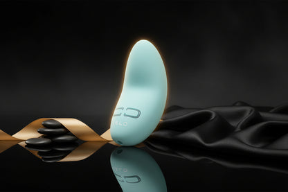 LELO Lily 3 Auflegevibrator in Pflaume mit Verpackung