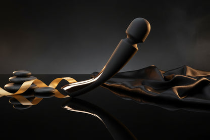 LELO Smart Wand 2 Large Massager in Schwarz – elegante Seitenansicht