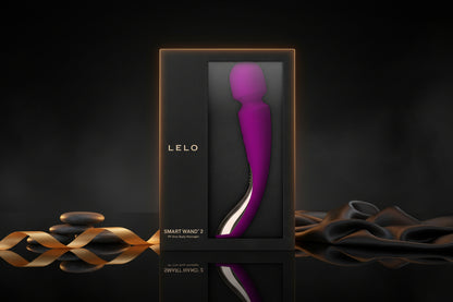 LELO Smart Wand 2 Medium in lila Variante in Verpackung – luxuriöses Intimate Wellness Produkt