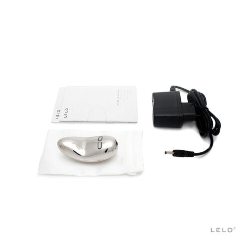 LELO YVA mit Ladegerät und Zubehör als hochwertiger Lieferumfang