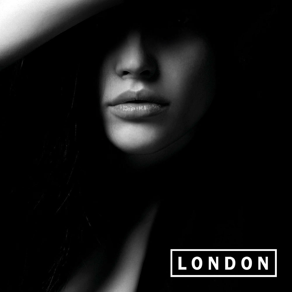 LONDON Q 600 Feucht Kondome 52 mm – dunkles LONDON Markenmotiv mit stilisierter Gesichtsdarstellung