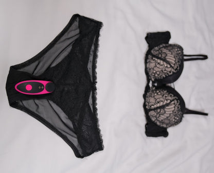 Lovense Ferri Panty Vibrator diskret im Slip getragen