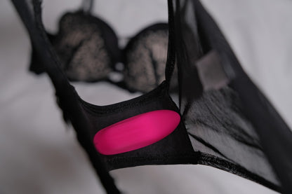 Lovense Ferri Panty Vibrator Anwendung im Dessous Detailansicht