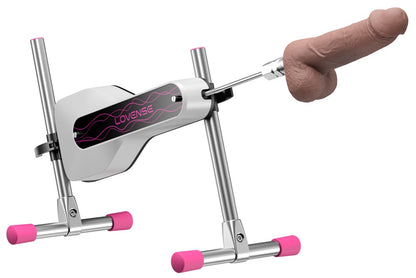 Lovense Mini Sex Machine mit montiertem Dildo in seitlicher Ansicht
