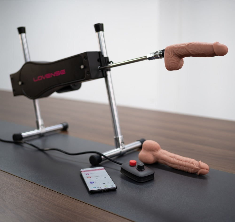 Lovense Sex Machine mit montiertem Toy in einer Anwendungskonfiguration