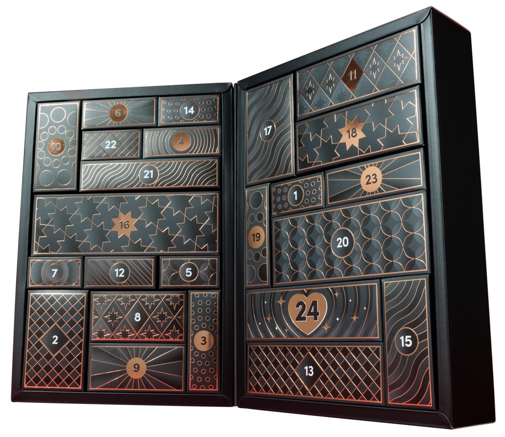 Geöffneter Magic Shiver Luxury Erotik-Adventskalender 2026 mit 24 einzeln angeordneten Geschenkboxen