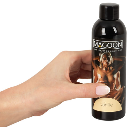 Magoon Massageöl Vanille 200 ml Größenvergleich in Hand