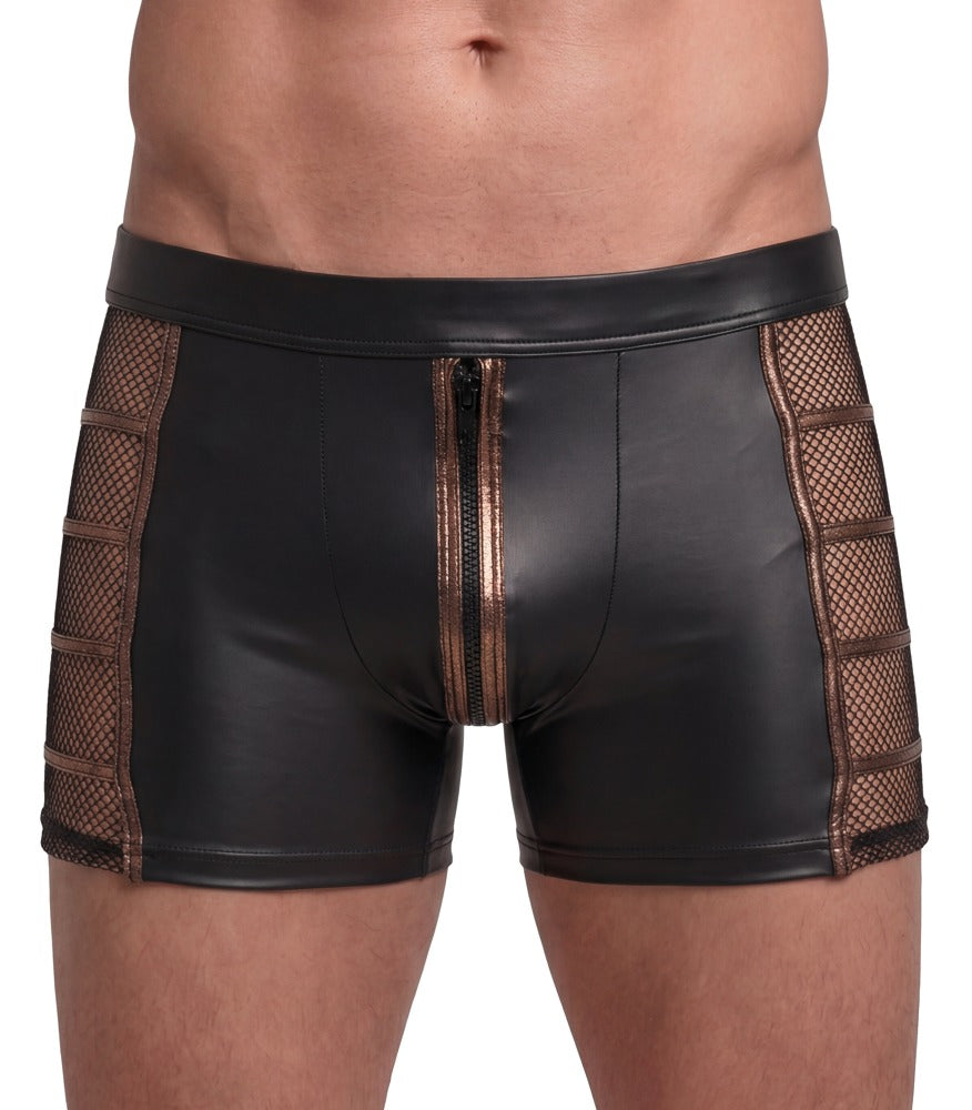 NEK Herren-Pants getragen von vorne mit schwarzem Wetlook, Bronze-Front-Zip und transparenten Netz-Einsätzen