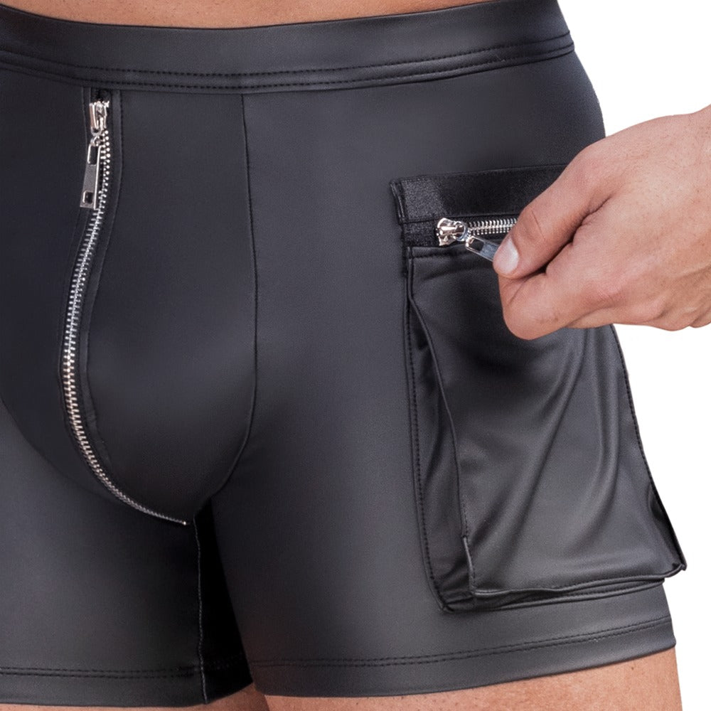 Detail der NEK Pants mit schwarzer Cargotasche und seitlichem Reißverschluss