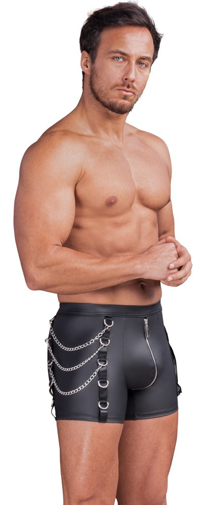 Seitliche Modelansicht der NEK Pants mit drei Karabiner-Ketten und engem Mattlook