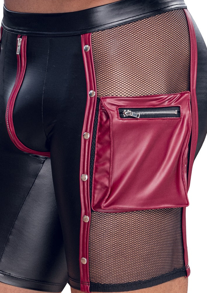 Detail der NEK Pants mit roter Cargotasche, Netz-Einsatz, Ringen und abnehmbaren Karabiner-Ketten