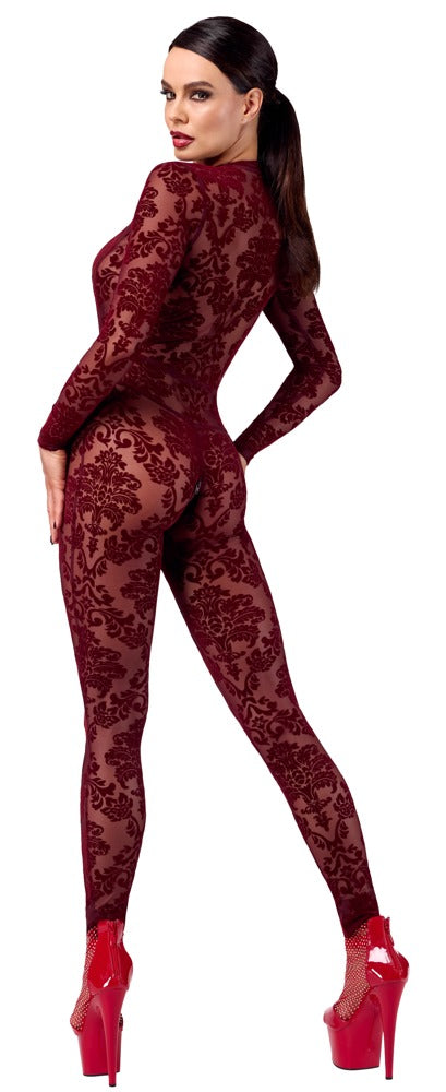 Model im Noir Kink Royal Langarm-Overall mit Flockprint in Burgundrot in der Rückansicht
