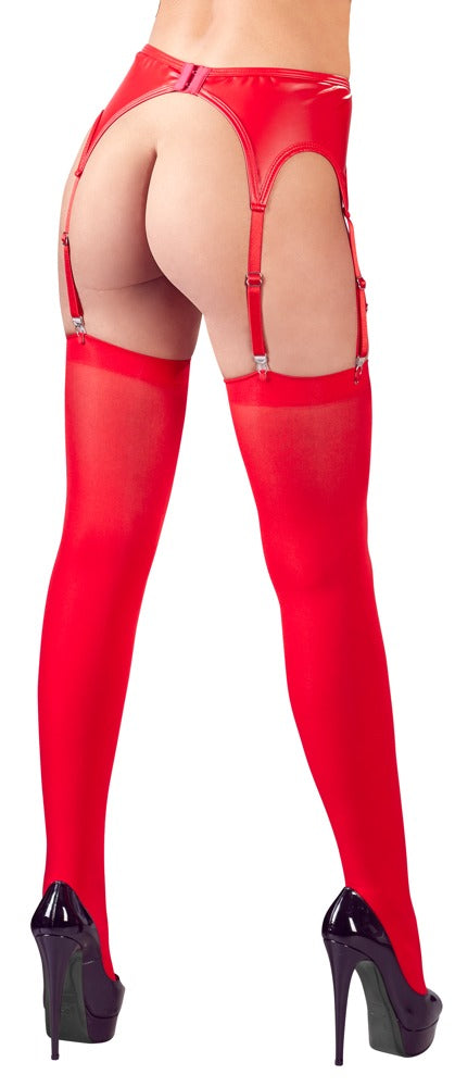 Rückansicht eines Models im NO:XQSE Mattlook-Strapsgürtel mit roten Strümpfen