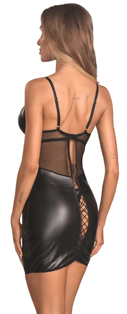 Obsessive Dominna Negligé am Model von hinten mit körpernahem Schnitt und markanter Rückenschnürung
