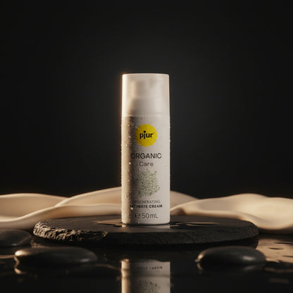 Sanfte pjur ORGANIC Care Intimcreme 50 ml für empfindliche Haut im minimalistischen Design