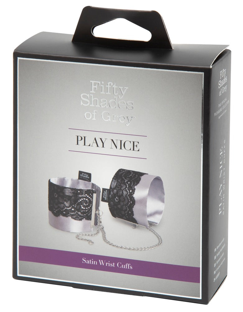 Produktverpackung der Play Nice Satin & Lace Wrist Cuffs in elegantem Design
