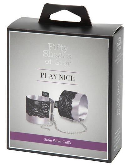 Produktverpackung der Play Nice Satin & Lace Wrist Cuffs in elegantem Design