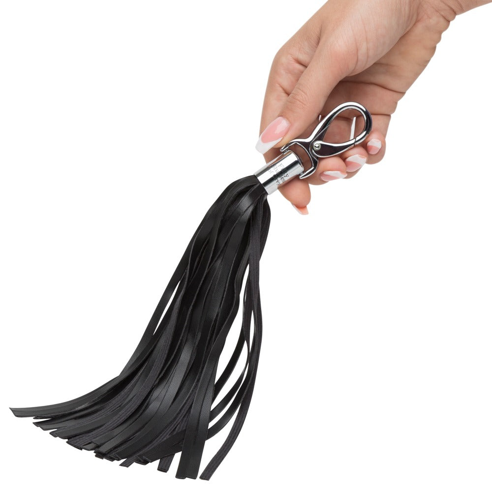 Eleganter Mini-Flogger mit weichen Riemen für sinnliche Impulse