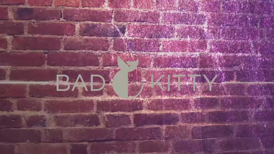 Videovorschau zum Bad Kitty Netz-Strapshemd-Set mit Kopfmaske und Mini-Flogger