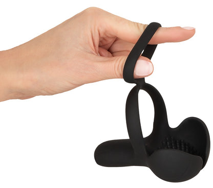 Rebel Ball Massager mit demonstrierter Dehnbarkeit von Penis- und Hodenring