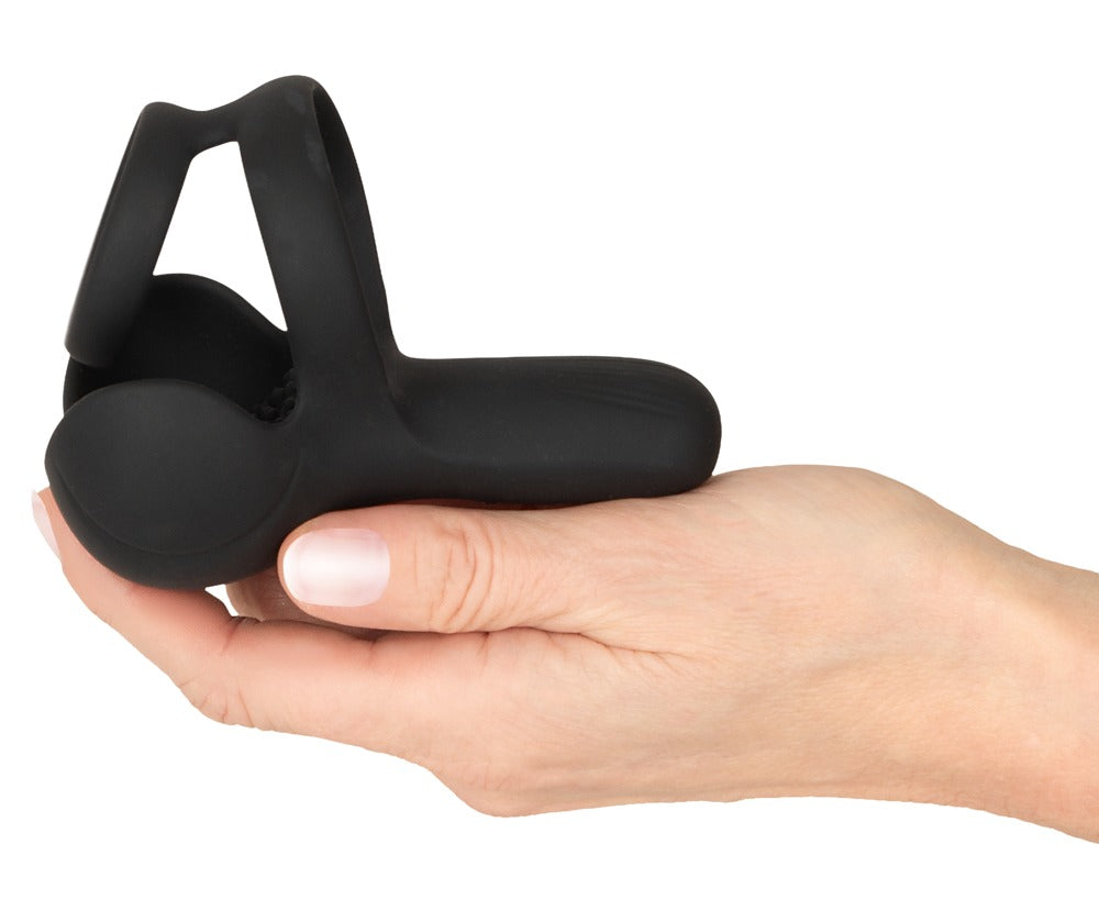 Rebel Ball Massager auf einer Hand zur Veranschaulichung der kompakten Produktgröße