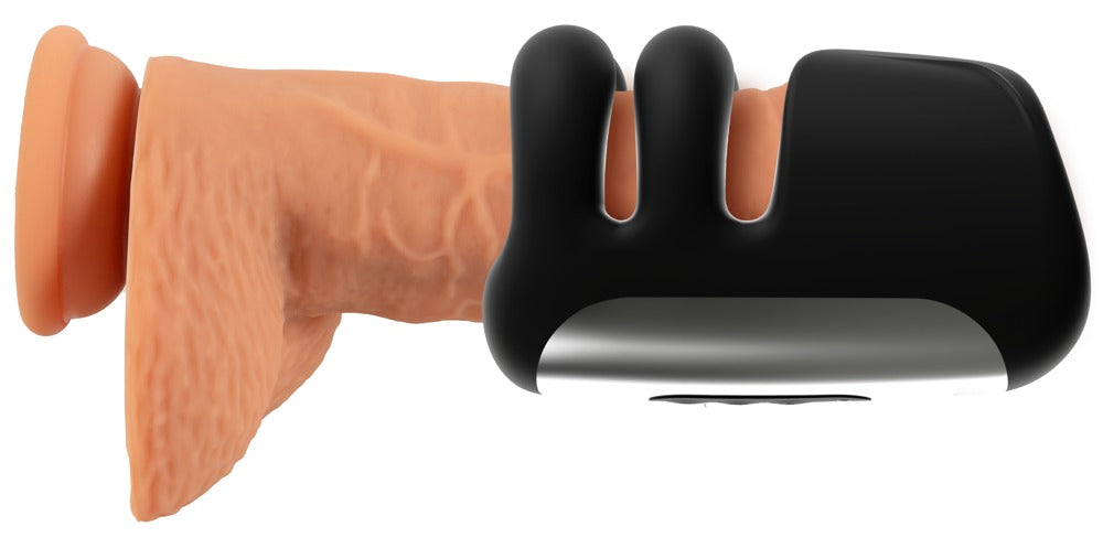 Rebel Pulse Grip Masturbator bei der Penismassage mit flexiblen Silikonfingern
