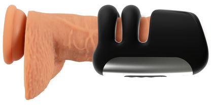 Rebel Pulse Grip Masturbator bei der Penismassage mit flexiblen Silikonfingern