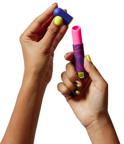 ROMP Lipstick Pulsator diskret in der Hand für unterwegs