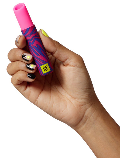 ROMP Lipstick Pulsator kompakt in der Hand gehalten
