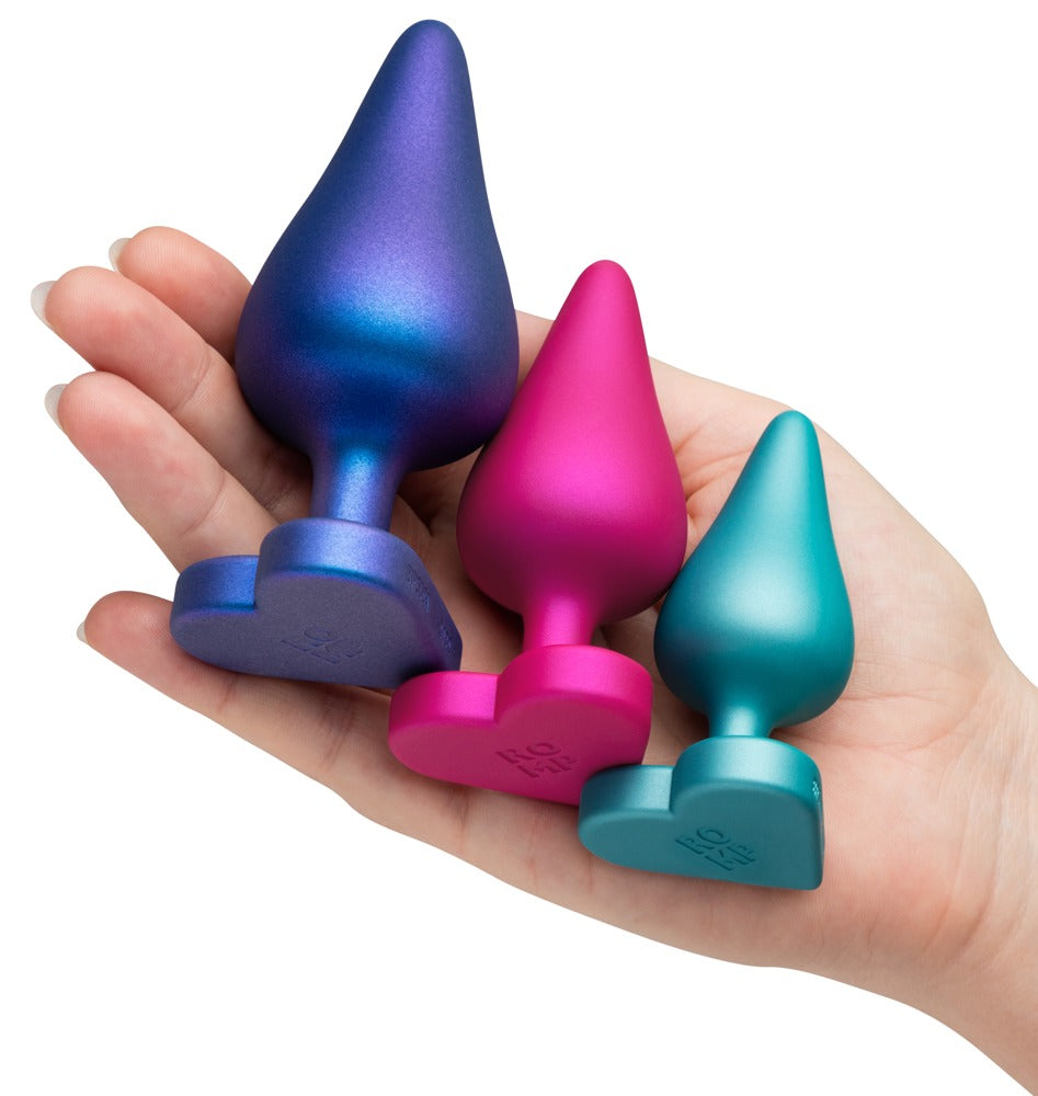 OMP Luster Analplug Set in verschiedenen Größen in der Hand