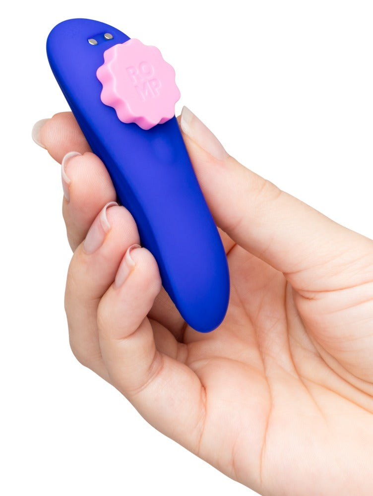ROMP Party Panty Vibrator in der Hand gehalten Anwendung